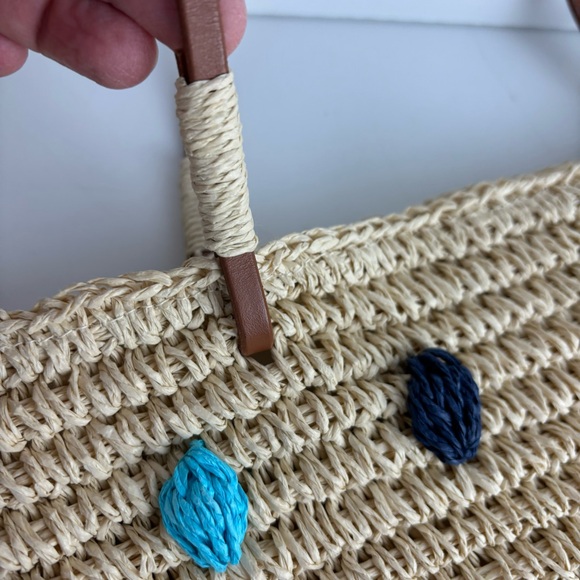 Issac Mizrahi/New York colorful straw tote bag w/matching straw clutch - Picture 9 of 10